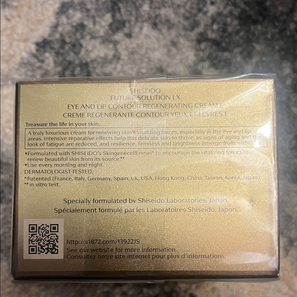 Shiseido Future Solution LX Eye and Lip Contour Regenerating Cream - Gold - Picture 2 of 5
